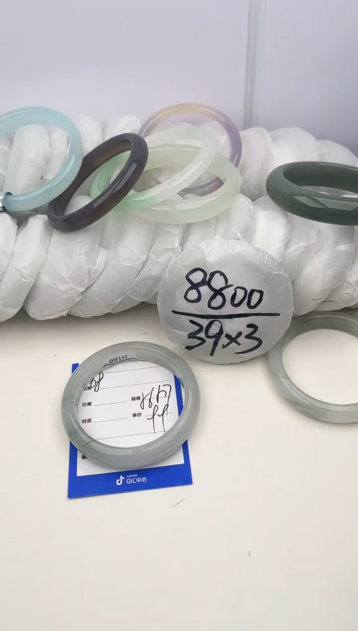 【闪购商品】石英质玉手镯未镶嵌68