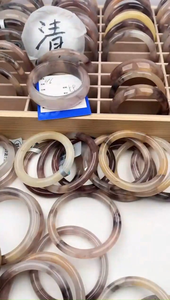 【闪购商品】石英质玉手镯未镶嵌46