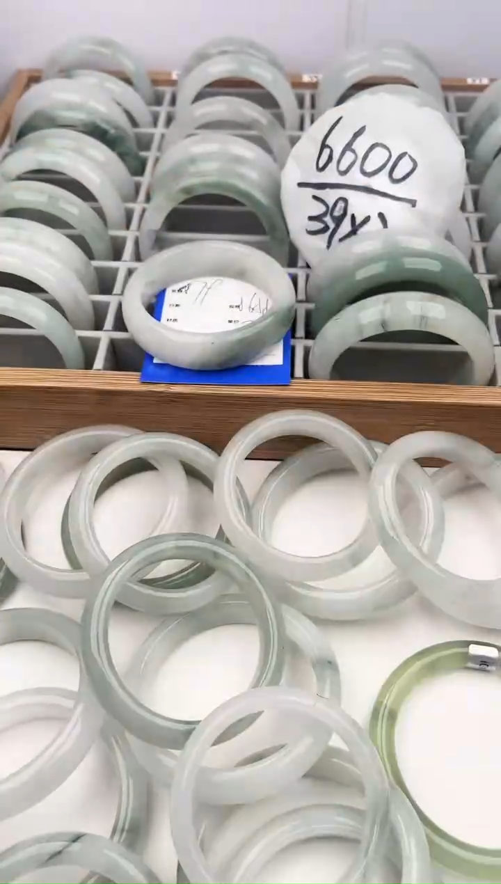 【闪购商品】石英质玉手镯未镶嵌79