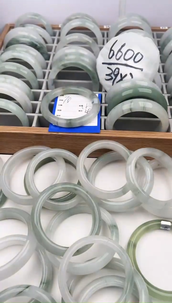 【闪购商品】石英质玉手镯未镶嵌78