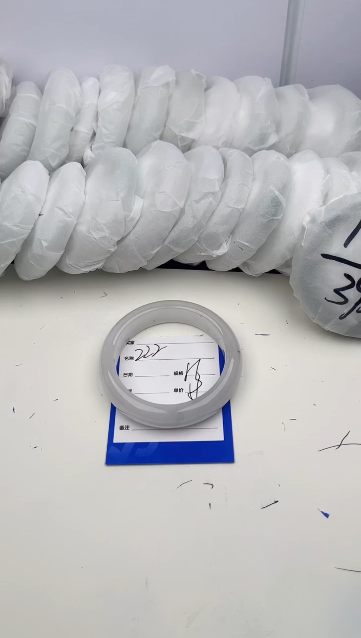 【闪购商品】石英质玉手镯未镶嵌222