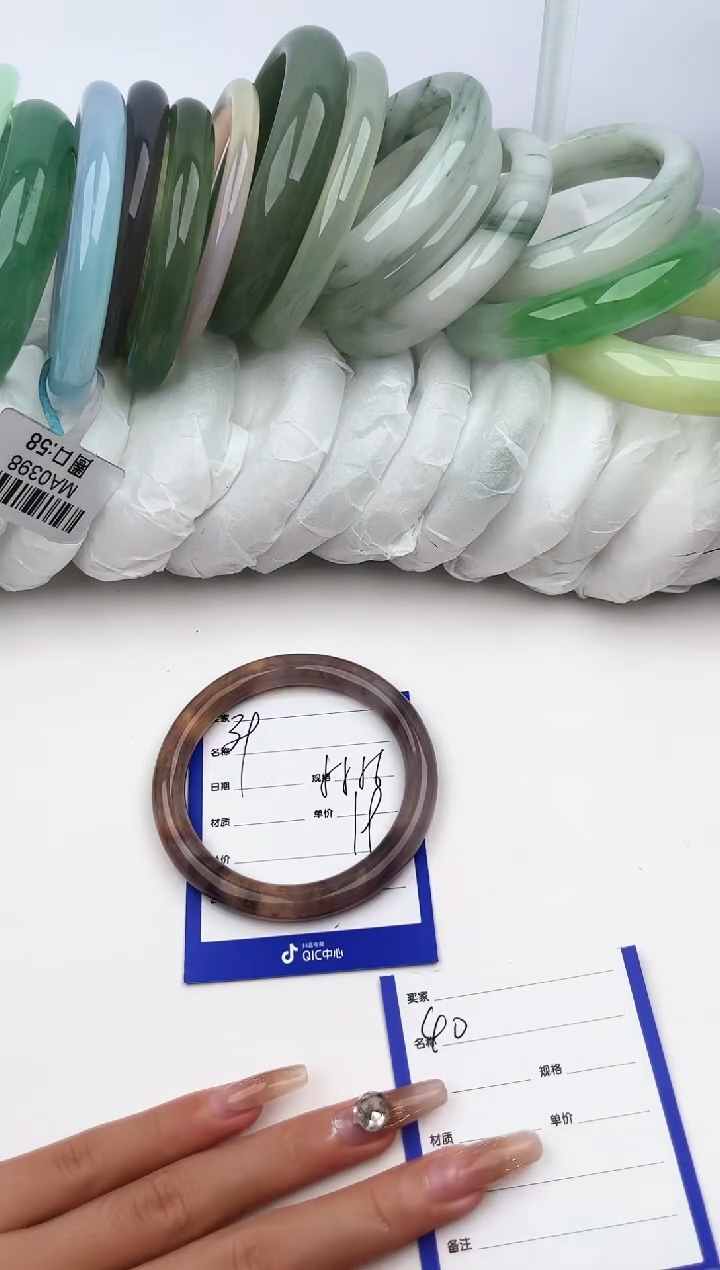 【闪购商品】石英质玉手镯未镶嵌39