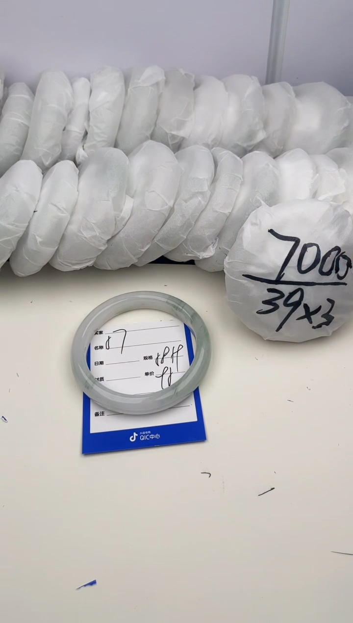 【闪购商品】石英质玉手镯未镶嵌57