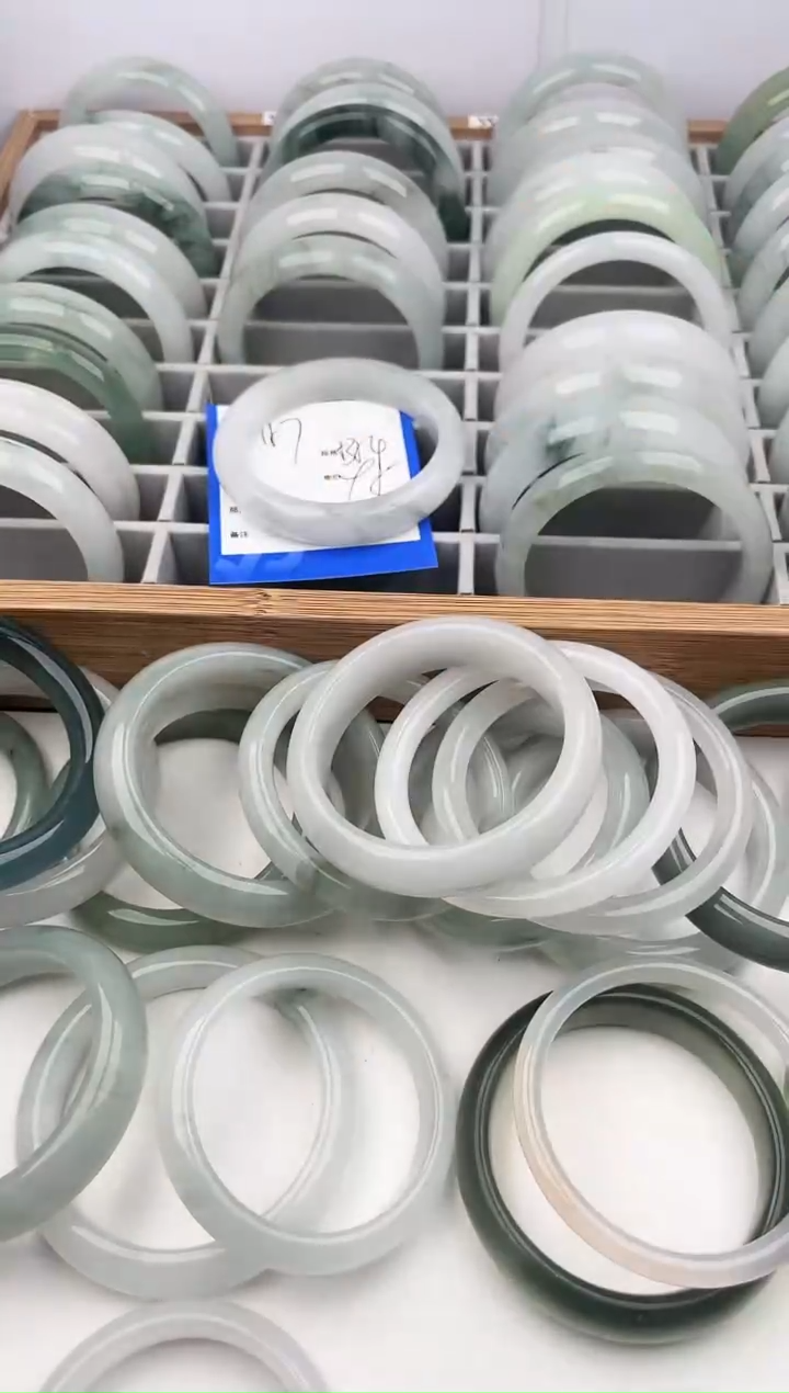 【闪购商品】石英质玉手镯未镶嵌157