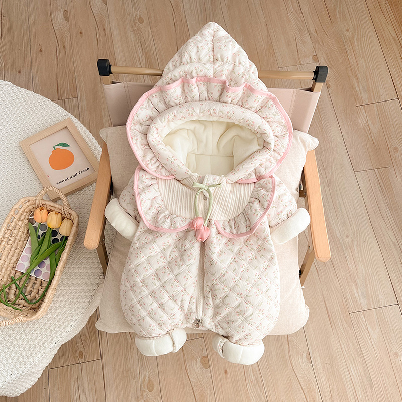 婴儿衣服冬装新生女宝宝连体衣加厚加绒可爱公主碎花百天外套爬服