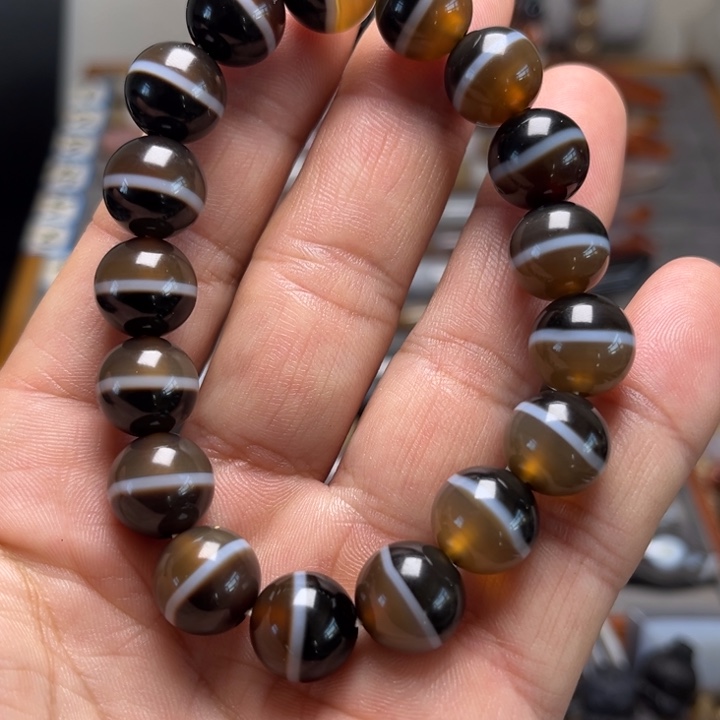 玛瑙/玉髓手串未镶嵌人***间