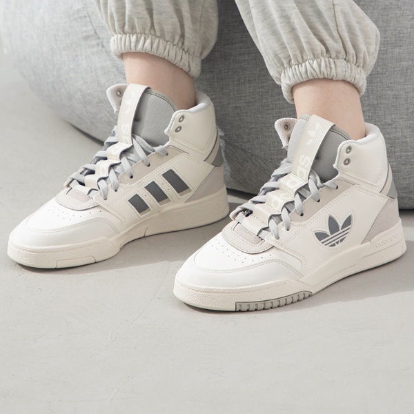 阿迪达斯女鞋正品三叶草高帮板鞋秋冬新款时尚保暖休闲鞋IF2694
