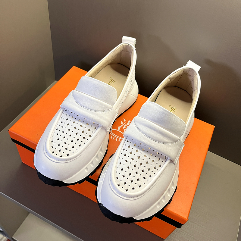 一脚蹬女鞋2025爆款上班久穿久站不累脚妈妈鞋真皮夏季镂空平底鞋