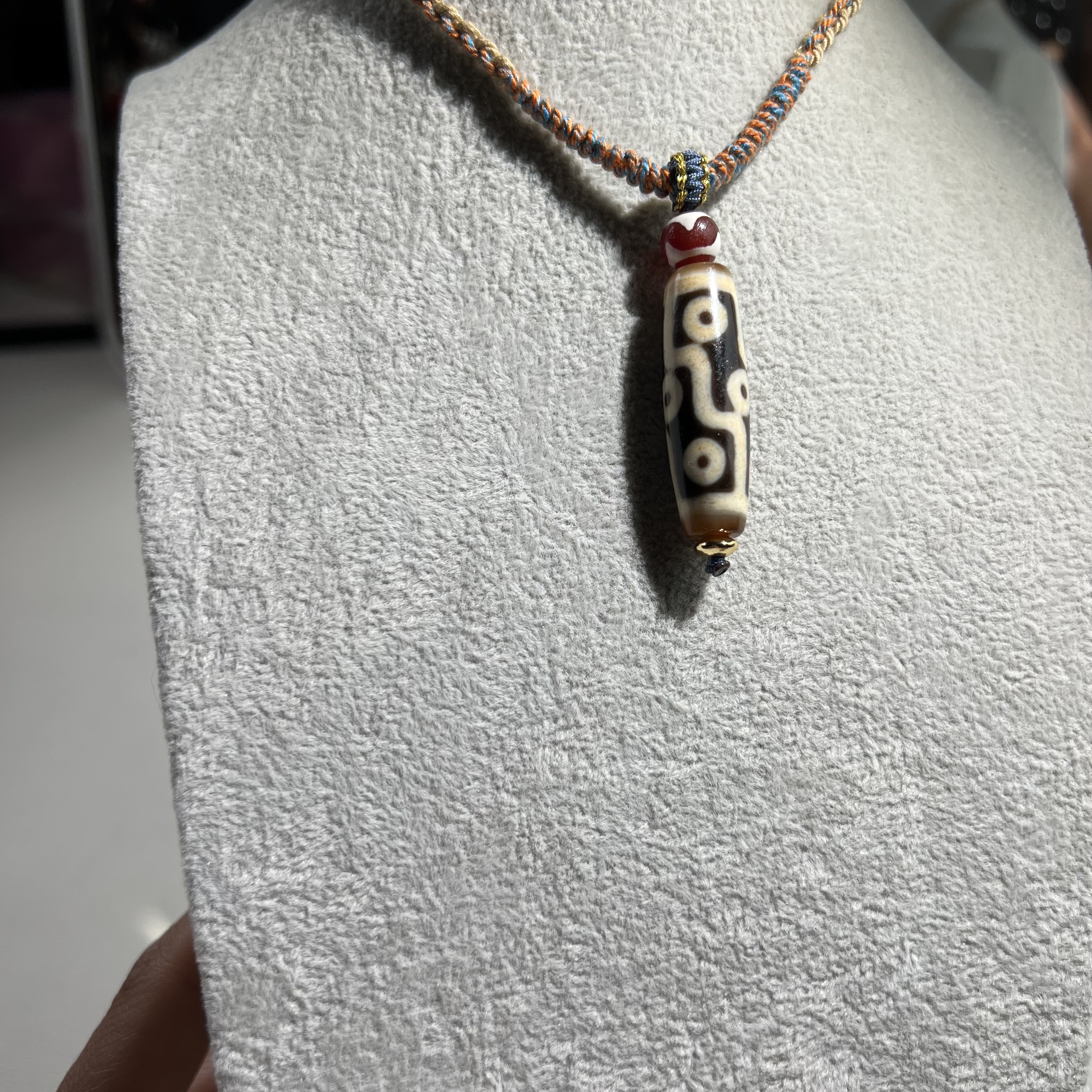 天然玛瑙牙黄满钙化折线九眼