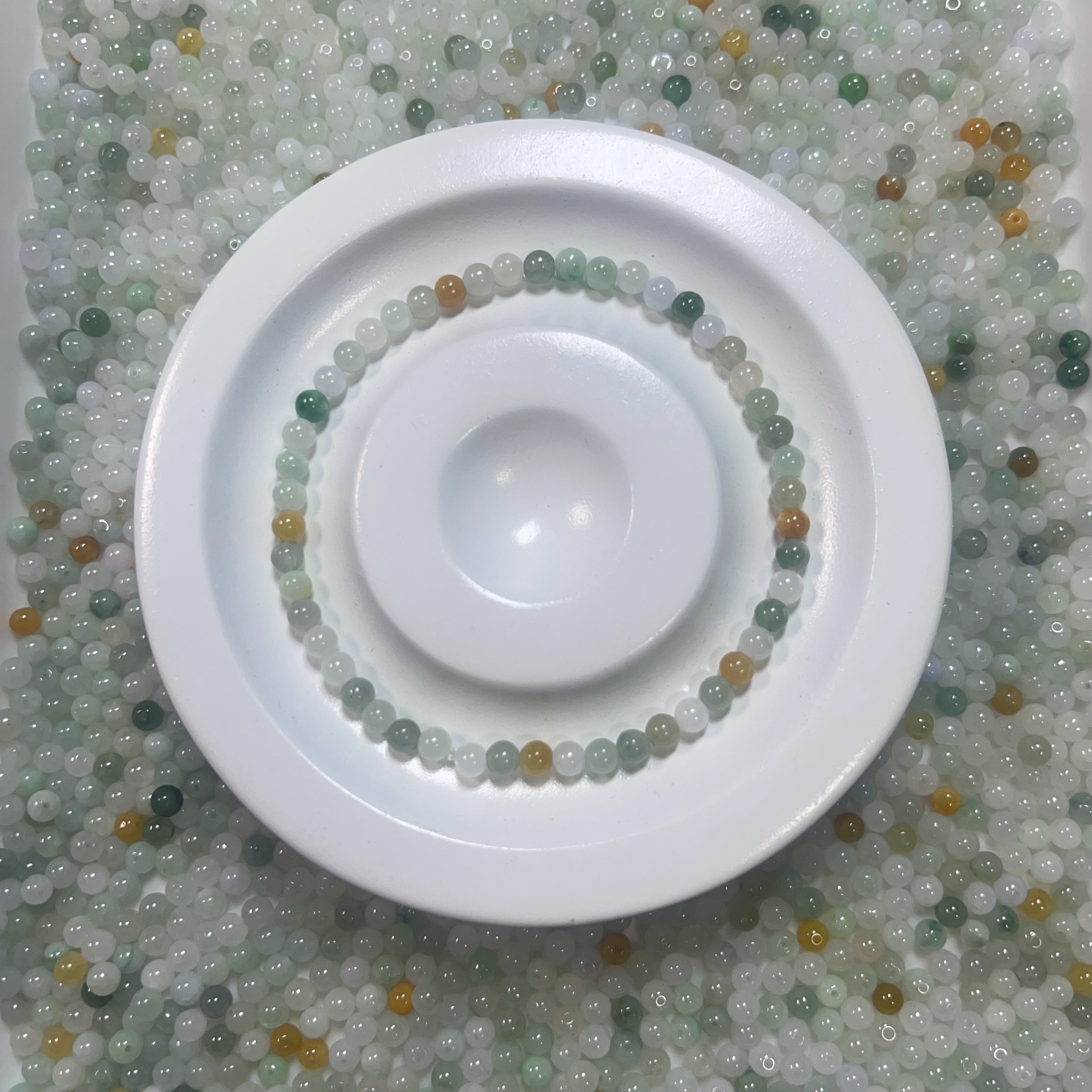 缅甸纯天然A货翡翠 卡3.8随机颜色 50颗 （散珠配绳）散珠自己串哟