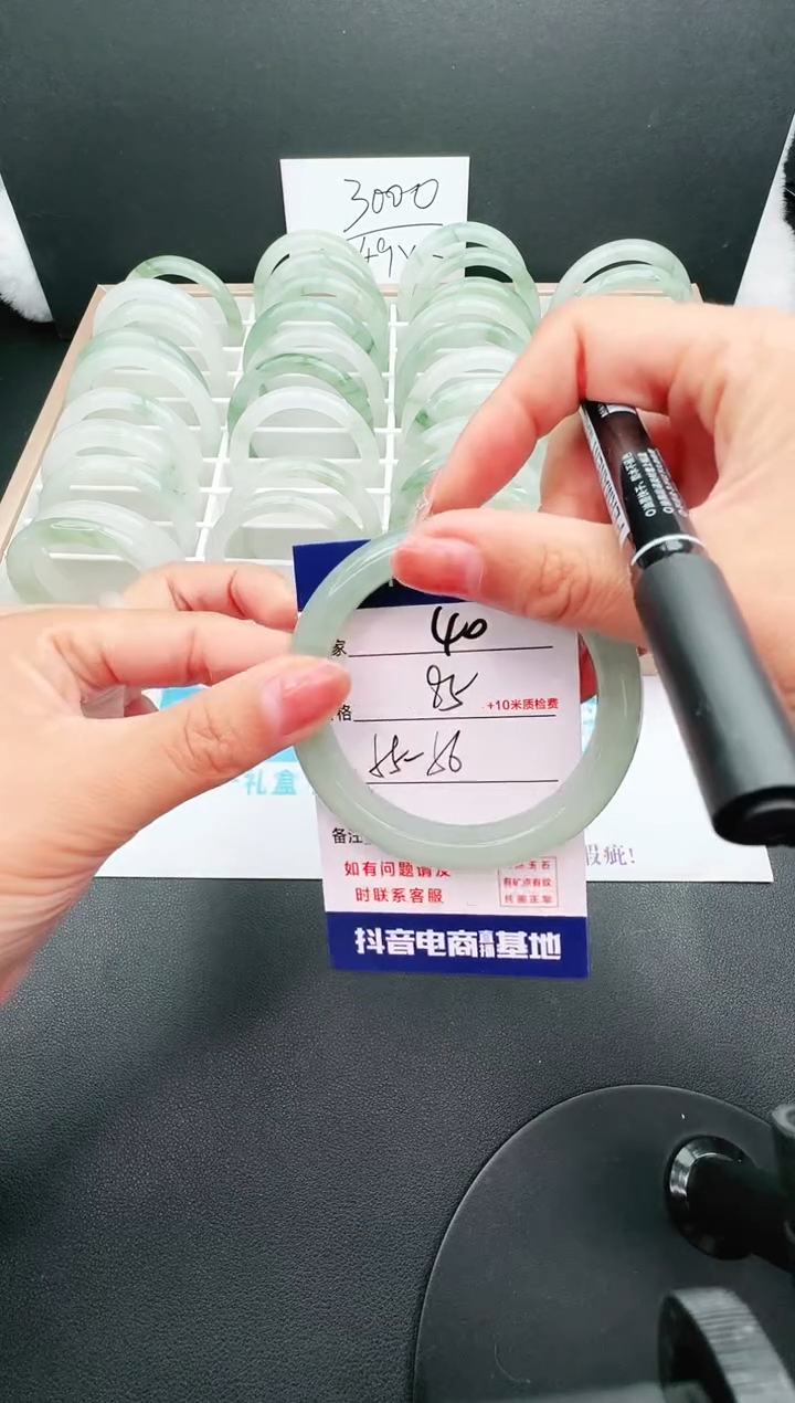 【闪购商品】石英质玉手镯未镶嵌40