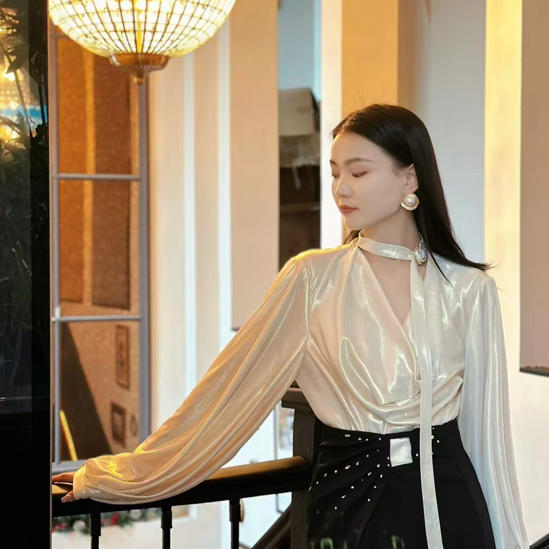 轻奢荡领飘带亮面上衣衬衣