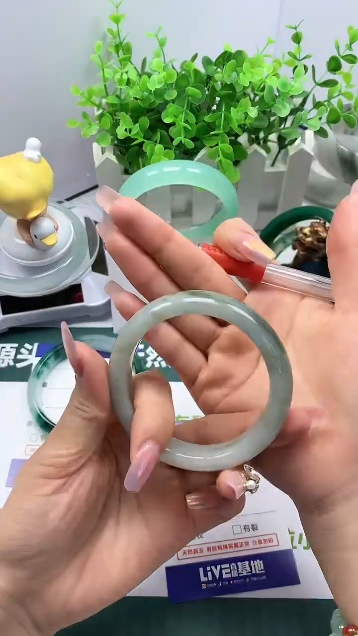 【闪购商品】石英质玉手镯未镶嵌83号54