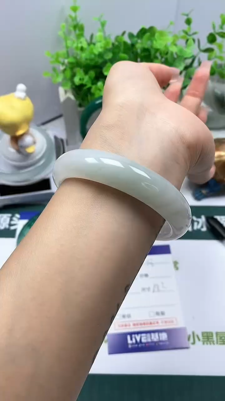 【闪购商品】石英质玉手镯未镶嵌58号58