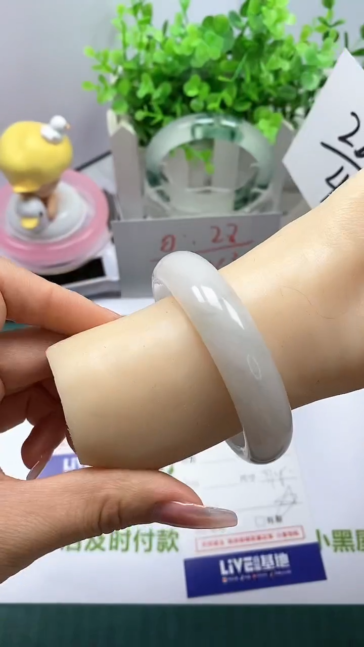 【闪购商品】石英质玉手镯未镶嵌43号57