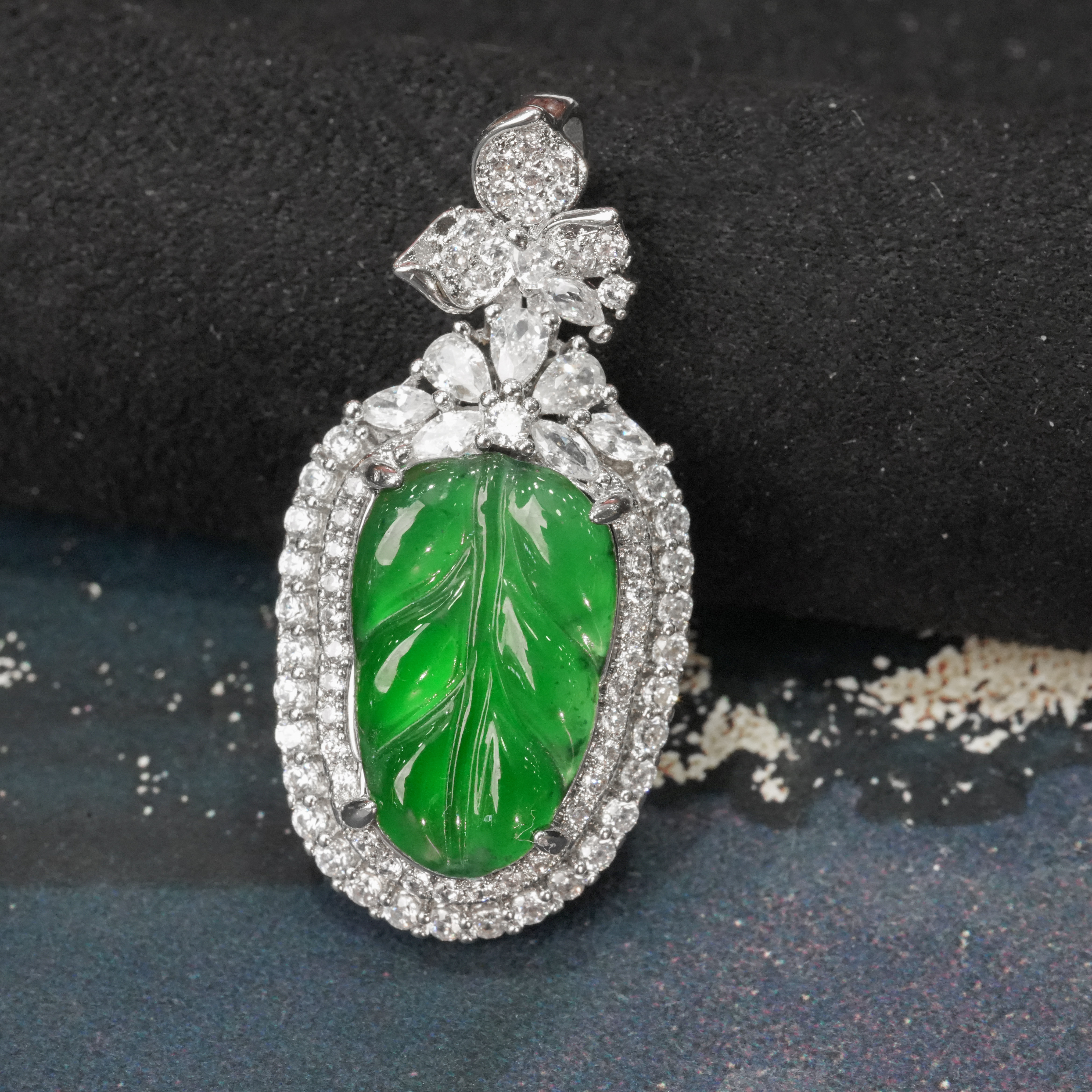 【发哥珠宝】天然A货翡翠叶子吊坠吊坠翡翠吊坠镶精美豪华多样性发