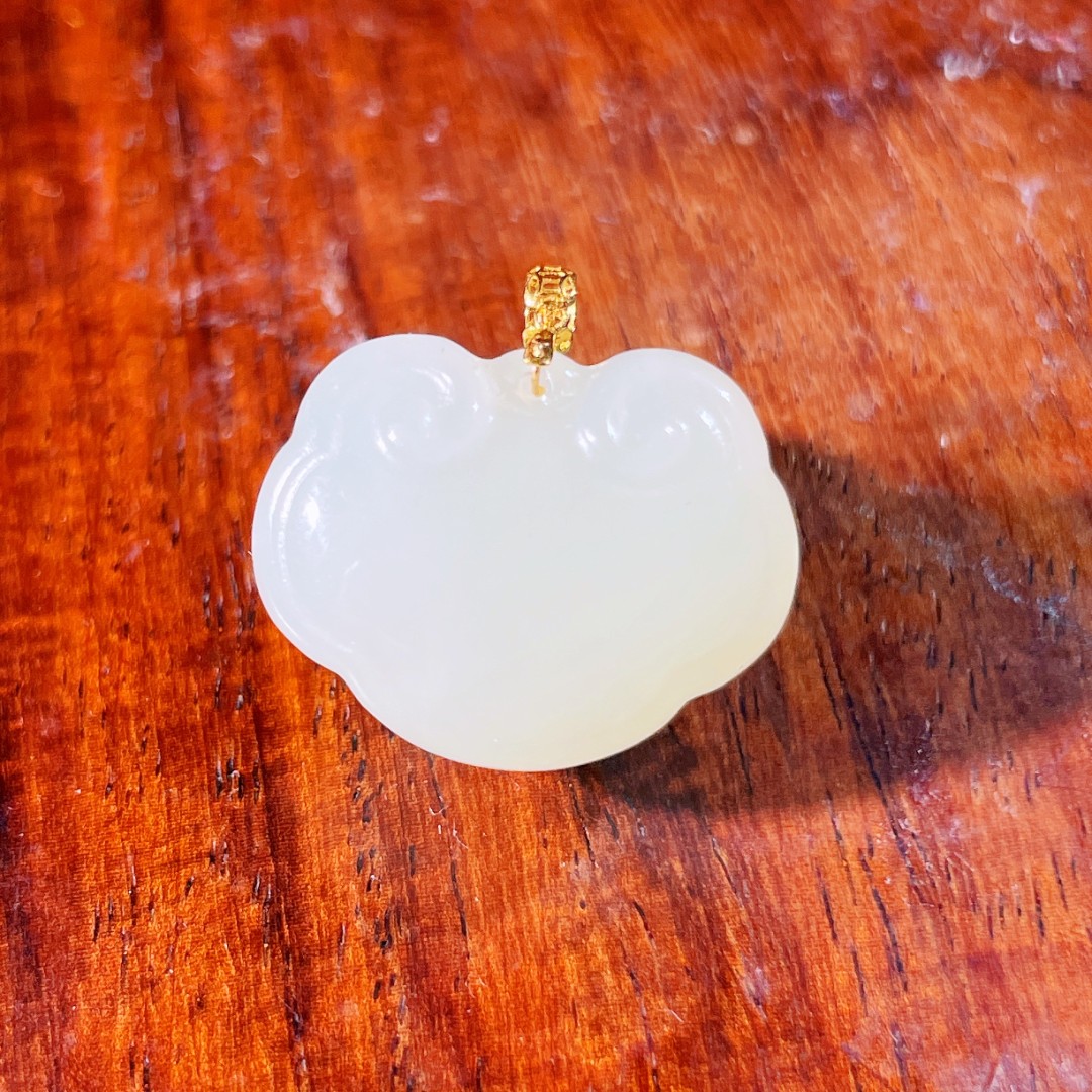 和田玉如意平安锁吊坠女款气质时尚镶嵌精美祥云锁坠链手工白色