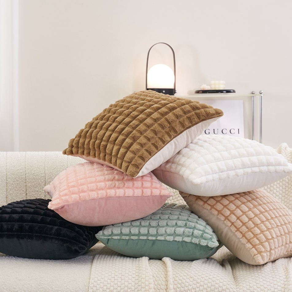 大号复古奶油抱枕长毛绒格子沙发靠背垫轻奢简约冬季卧室靠腰靠枕