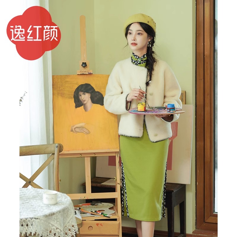 上海逸红颜柔羽2025年春装新品旗袍外搭羊剪绒小香风外套圆领百搭