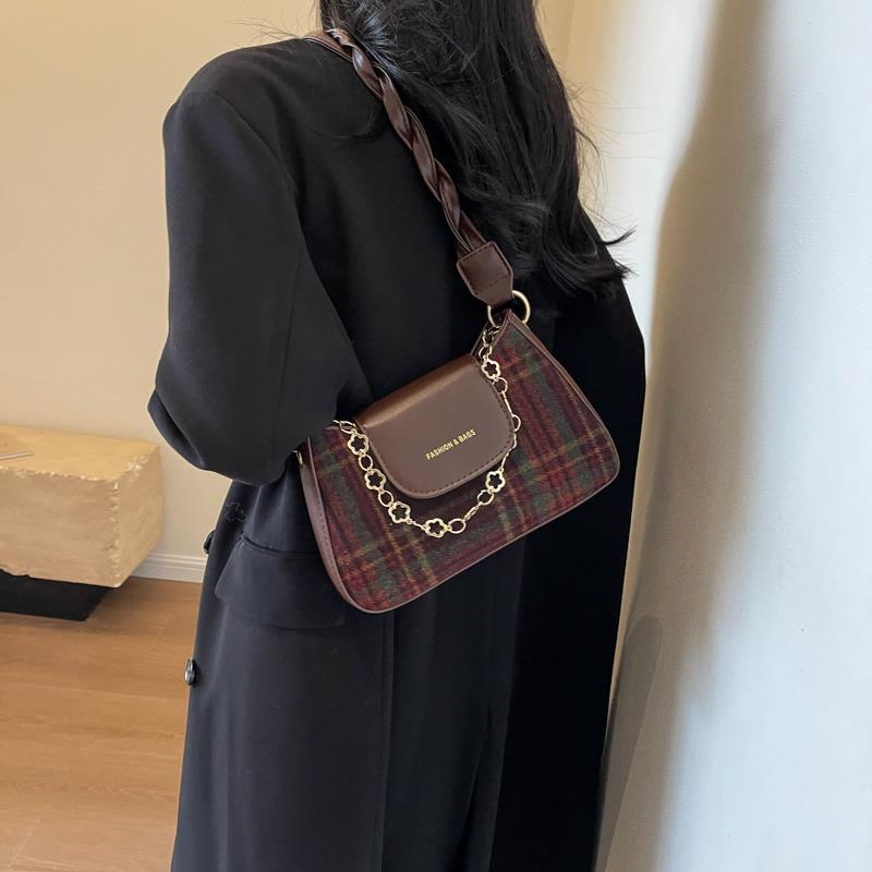 今年流行包包女2024新款潮时尚编织肩带单肩腋下包小众百搭斜挎包