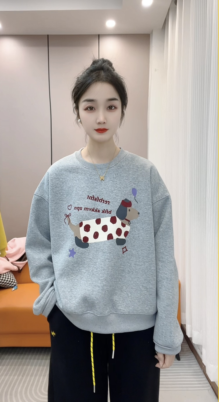 澳粒绒圆领植绒卡通图案休闲百搭加绒加厚卫衣女