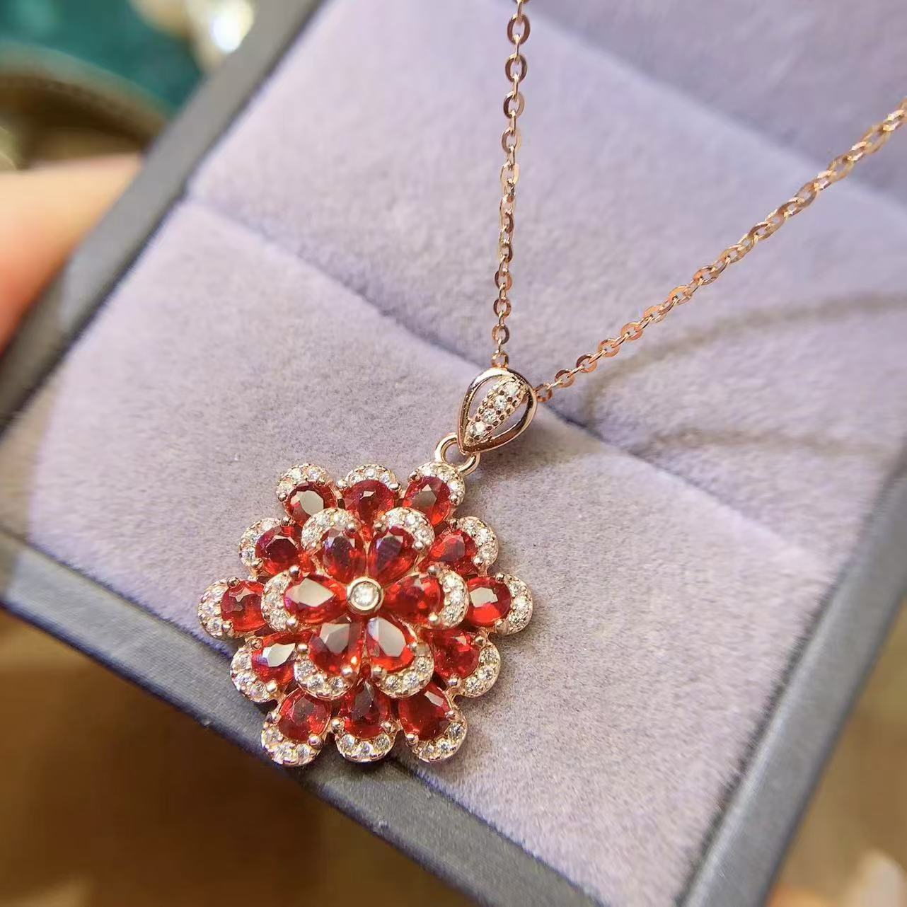 S925银镶嵌天然蓝宝石-彩蓝宝红蓝宝石吊坠