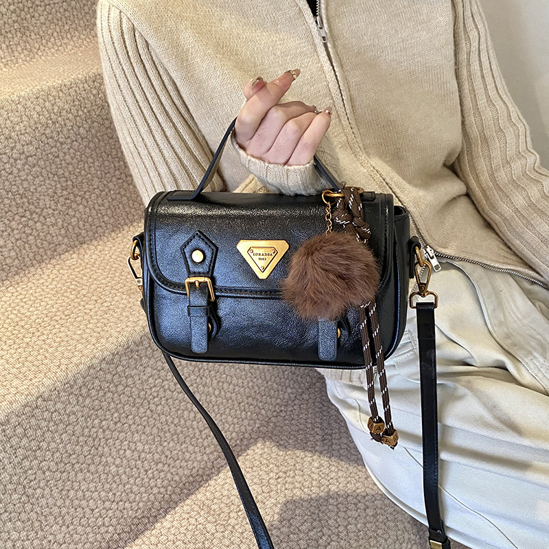 复古邮差包2024冬季爆款小众百搭洋气小包包高级感时尚手提斜挎包