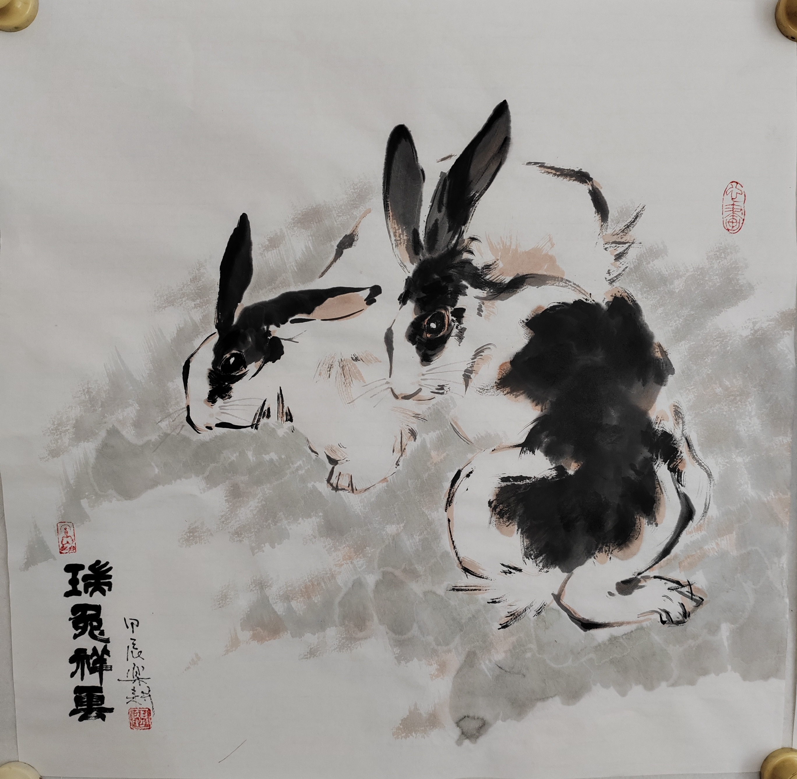 「瑞兔祥云」水墨写意画