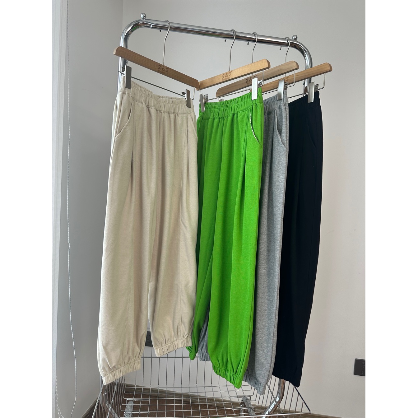 （源头工厂）2024运动束脚口休闲裤韩版宽松显瘦直筒显瘦减龄卫裤