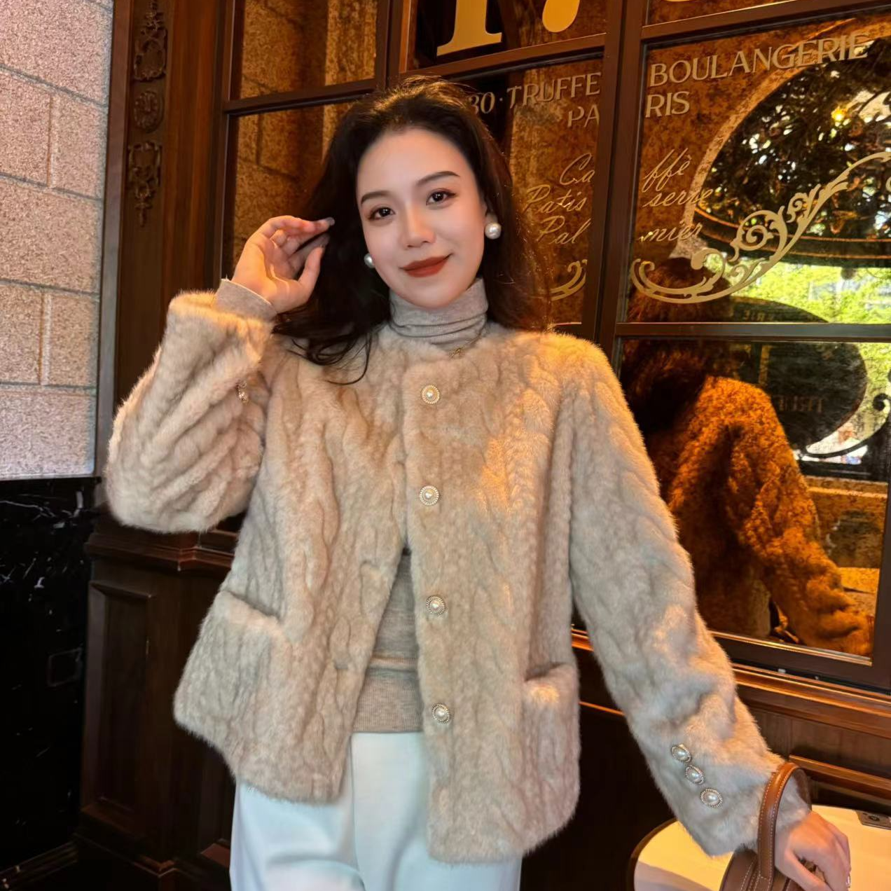 【布拉格的回忆】特价 ！小香风显瘦毛毛外套