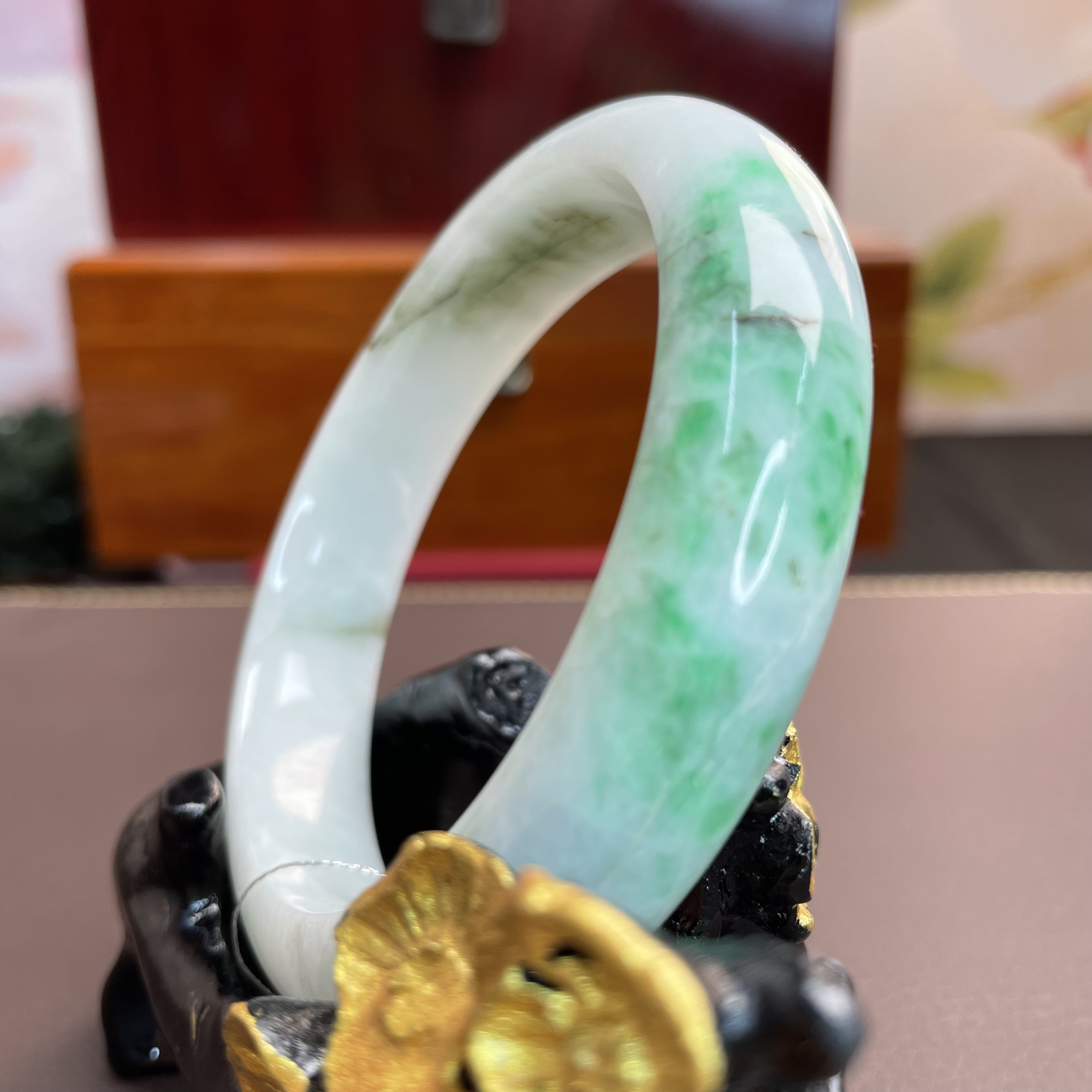 缅甸天然A货翡翠手镯细糯飘花阳绿宽版厚装大圈口正圈62.5圈