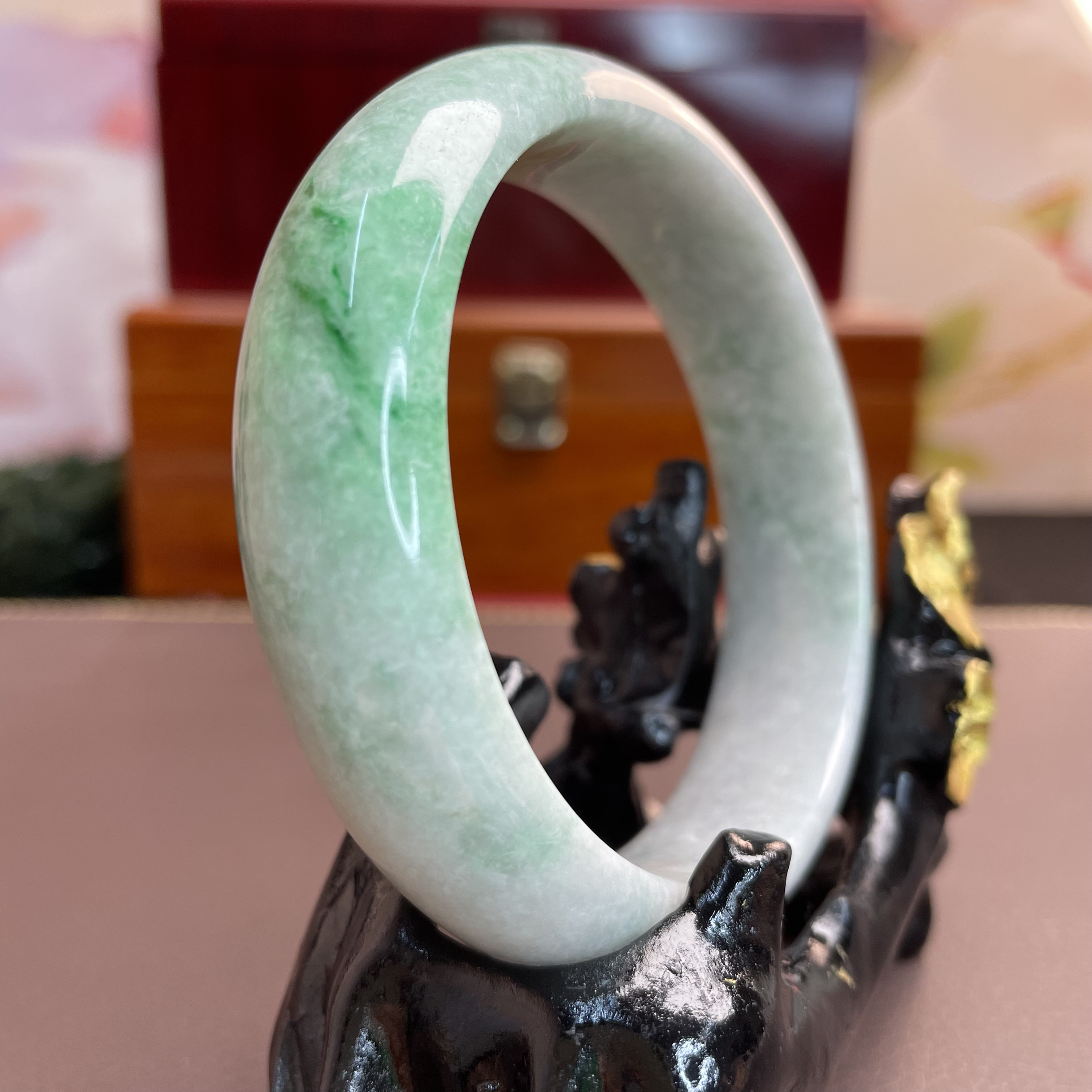 缅甸天然A货翡翠飘翠阳绿辣绿飘花大圈口宽轮胎62.5圈手镯