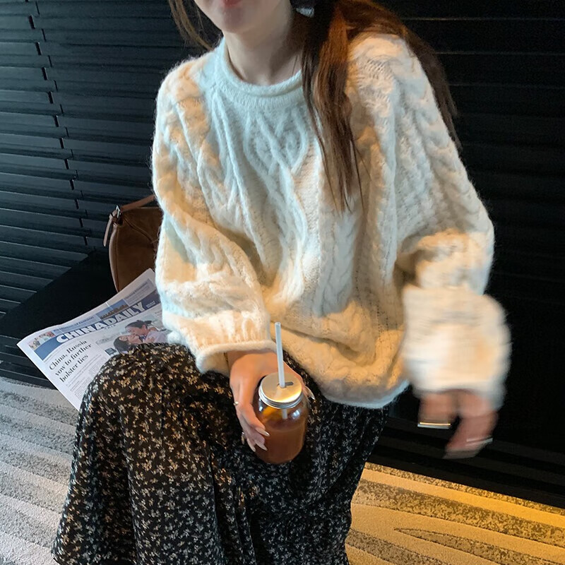 慵懒感立体麻花粗线圆领绞花针织毛衣女春秋新款卷边设计厚毛衫