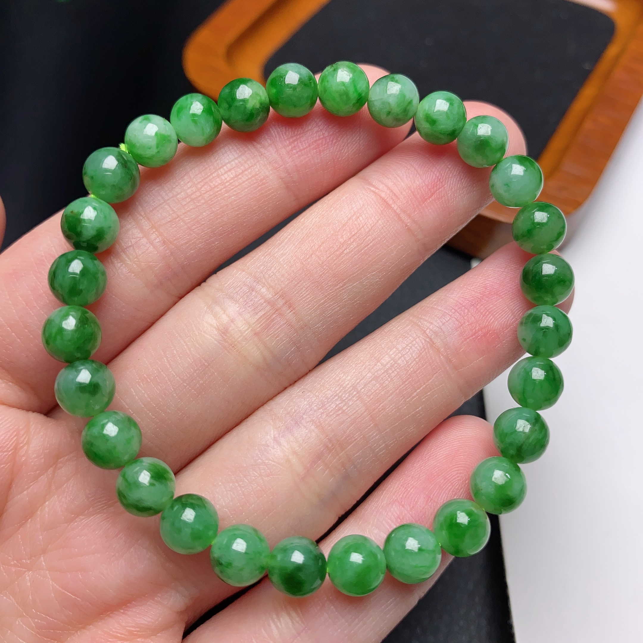缅甸天然翡翠A货飘阳绿圆珠手链卡6.8mm绿色时尚气质妈妈