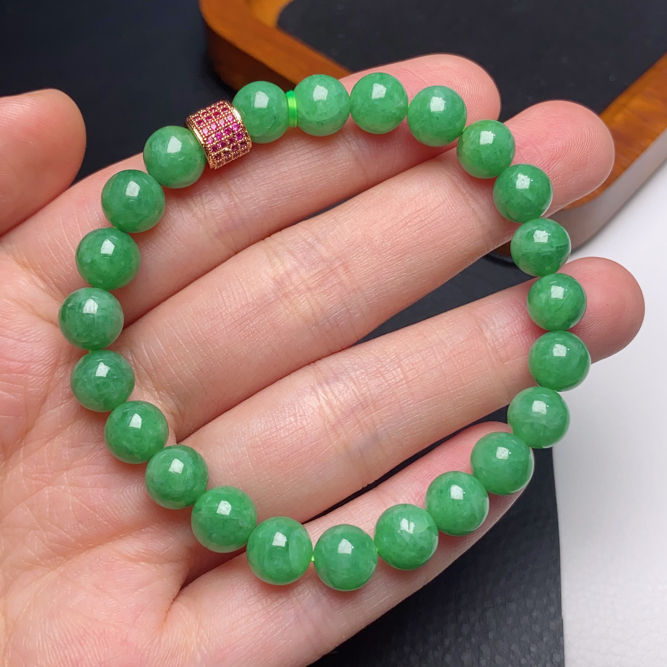 缅甸翡翠a货满绿阳绿圆珠手链卡7.6mm（有纹）慎拍