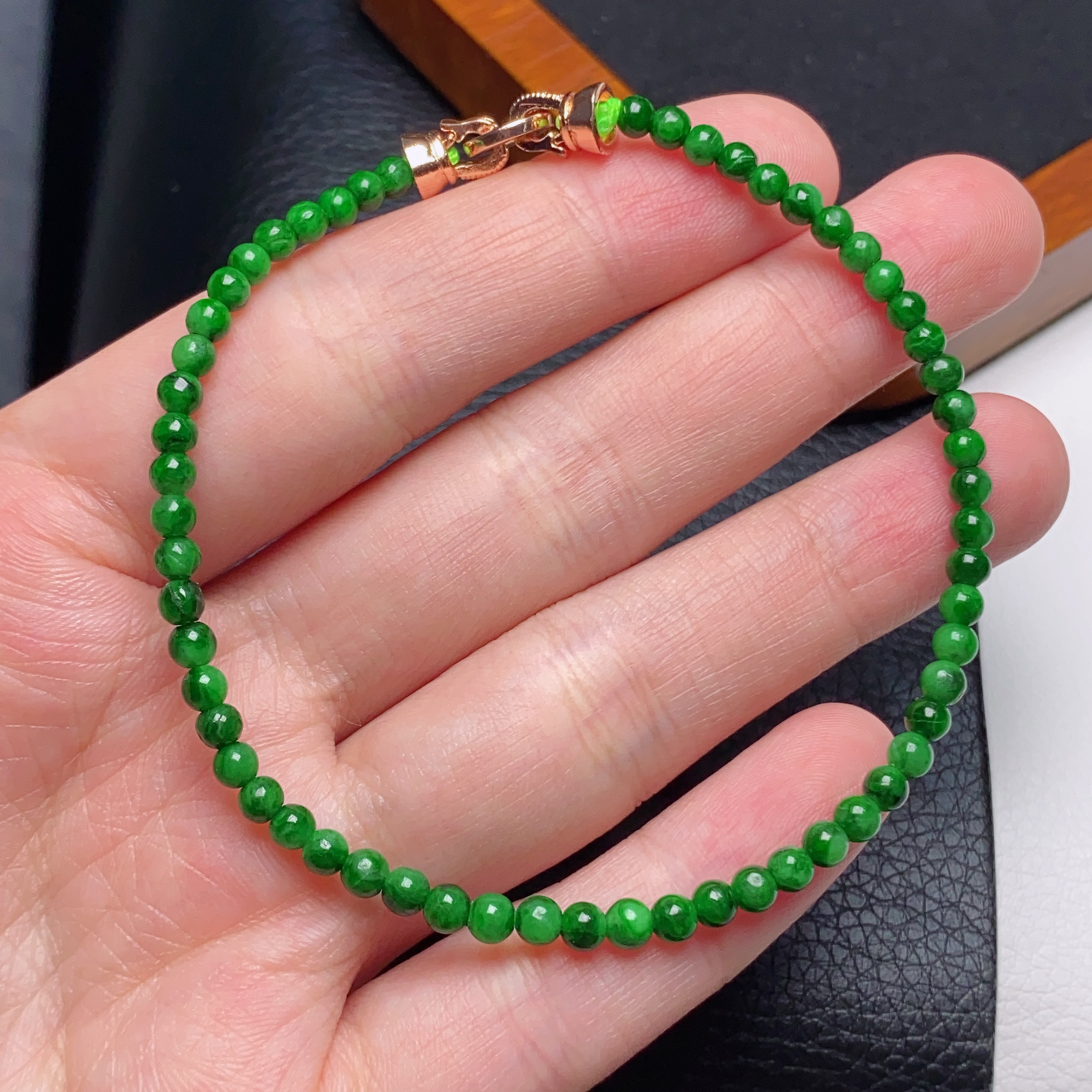 缅甸翡翠a货辣绿小米珠手链卡3.5mm百搭绿色