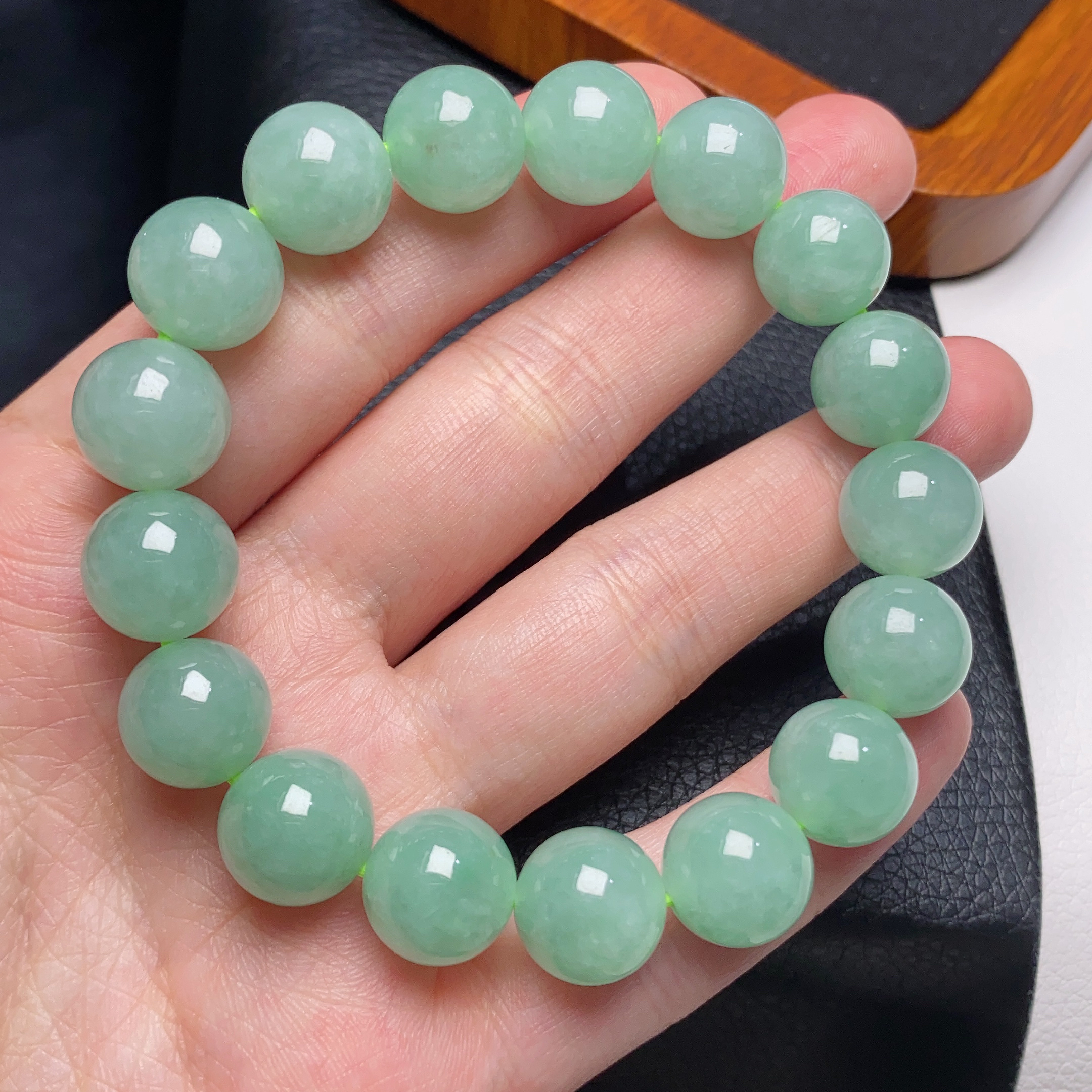 缅甸翡翠a货果绿色手链卡11.8mm妈妈百搭女士精美玉手串