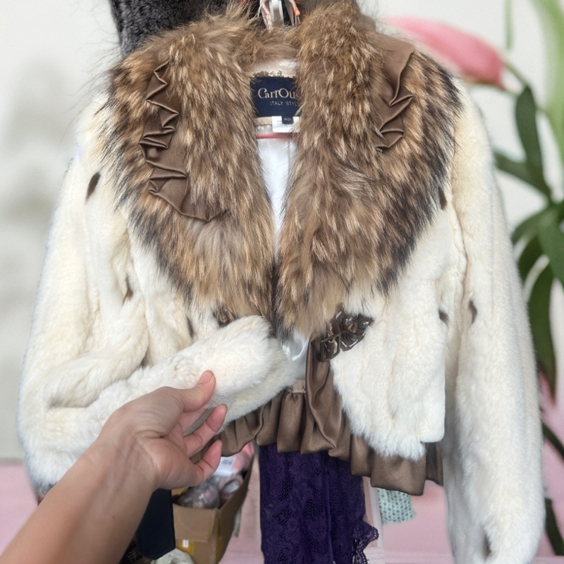 人造皮草 镭射雕花獭兔外套短款拼接设计休闲款