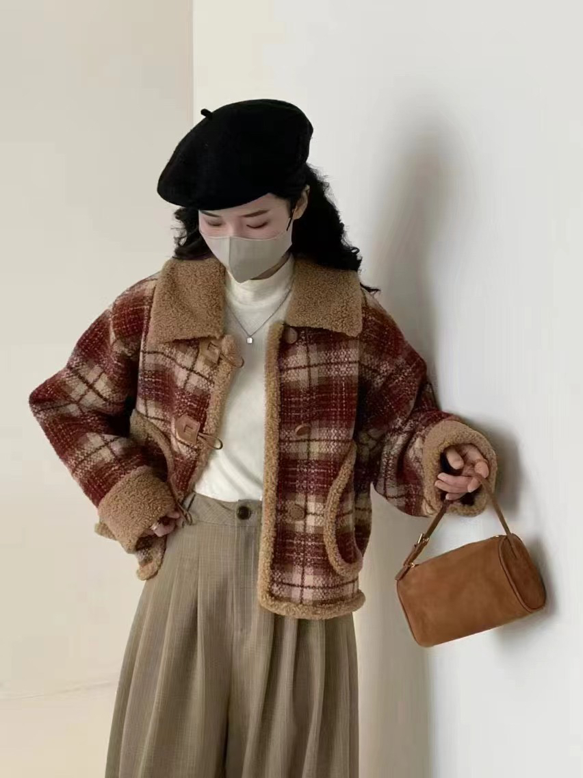 921 复古格子拼接水晶绒外套