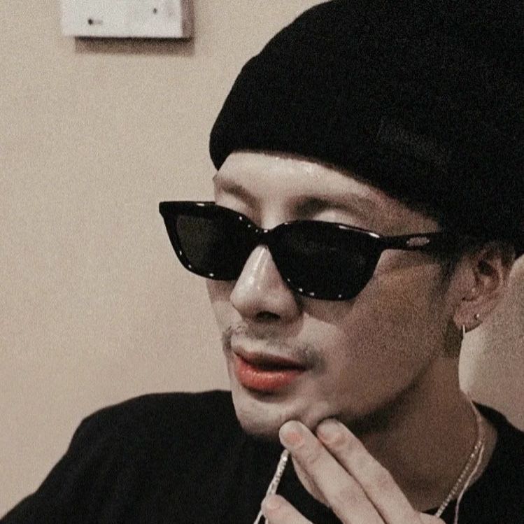 气氛组男神帅气酷窄长猫眼小框黑墨镜防紫外线高级偏光镜乳白紫片