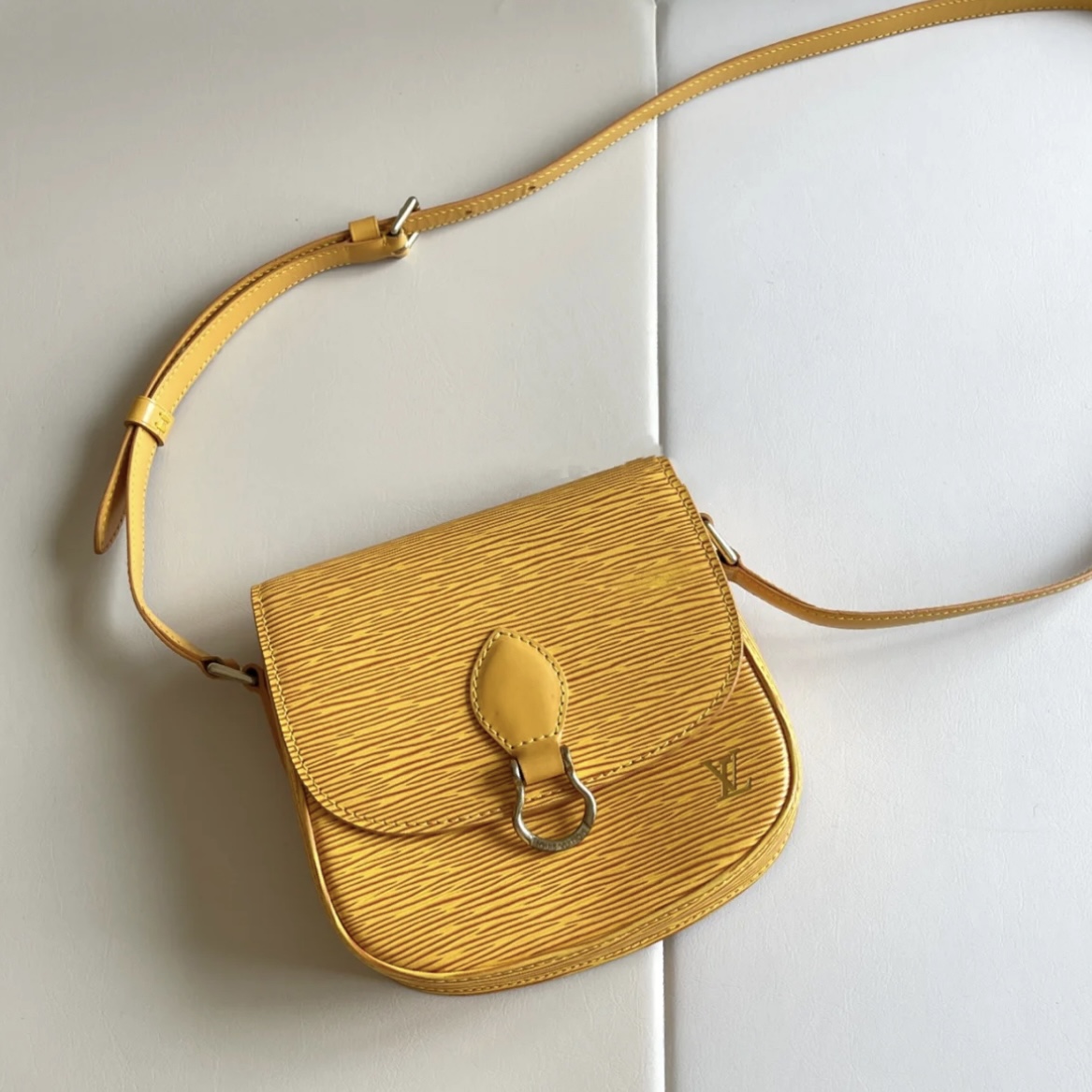 95新 LouisVuitton/路易威登 黄色水波纹小马鞍斜挎包