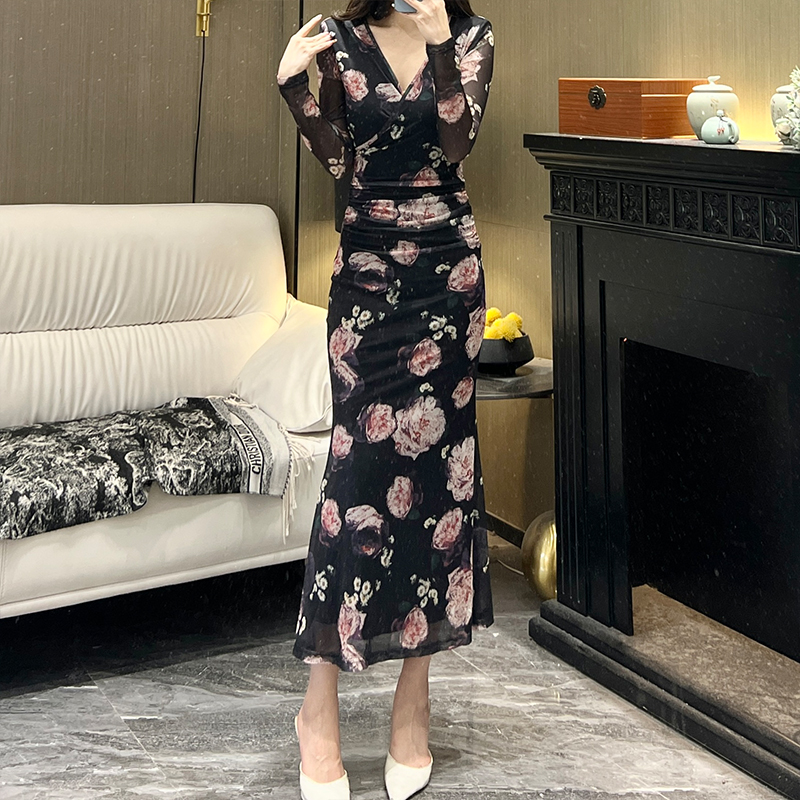 气质女人味轻奢V领长袖素瓷传静显瘦修身包身时尚百搭鱼尾连衣裙