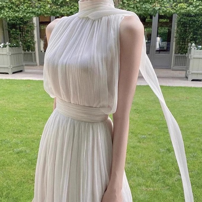 909白色挂脖连衣裙女高级感雪纺仙女气质海边度假沙滩长裙女