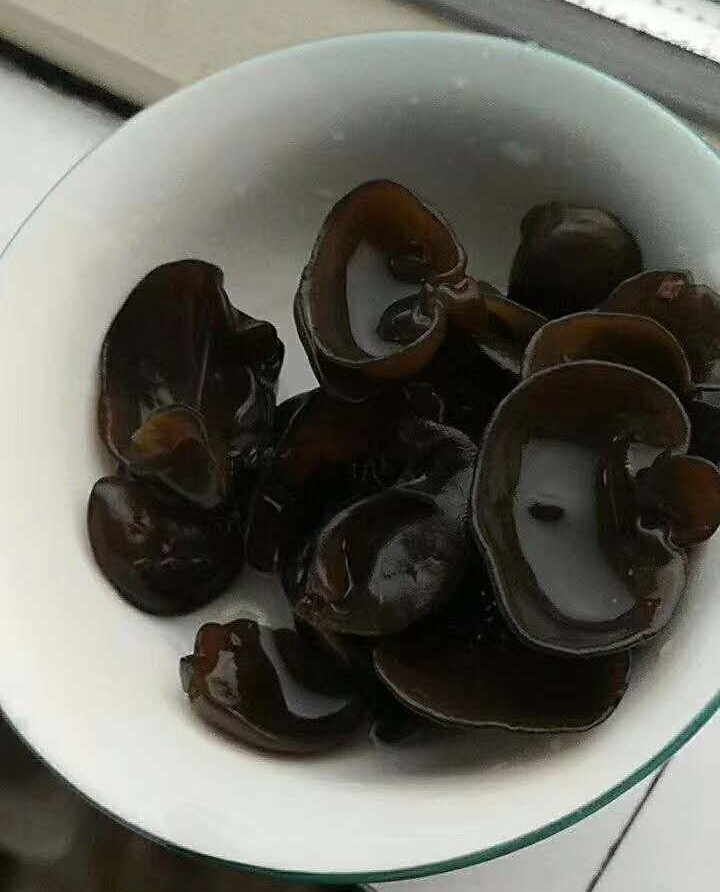 小碗秋木耳有半斤装的和一斤装的