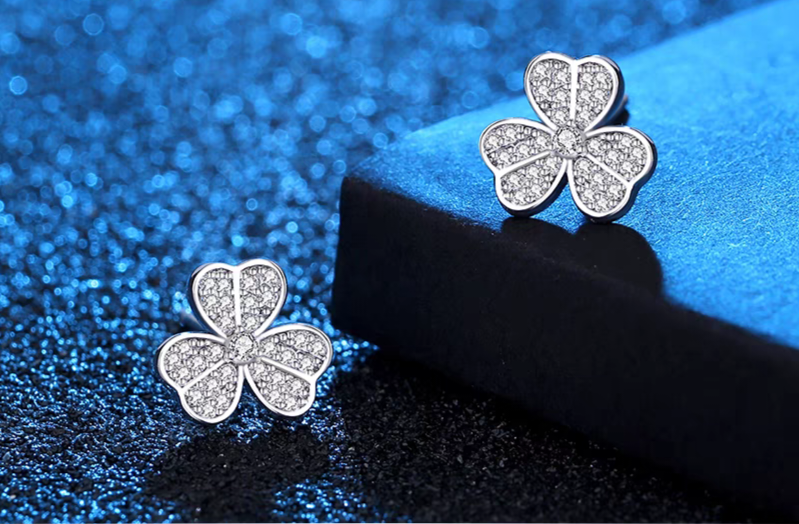 合金锆石耳饰 微镶锆石轻奢精工镶嵌满钻超闪幸运草耳钉明星同款