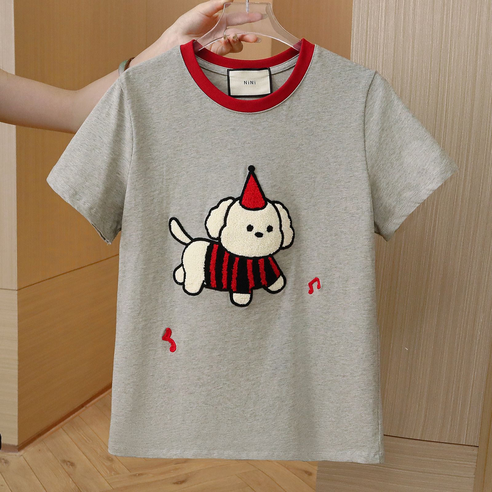 2024夏新款灰色刺绣短袖T恤女修身显瘦设计感圆领休闲ins短款上衣