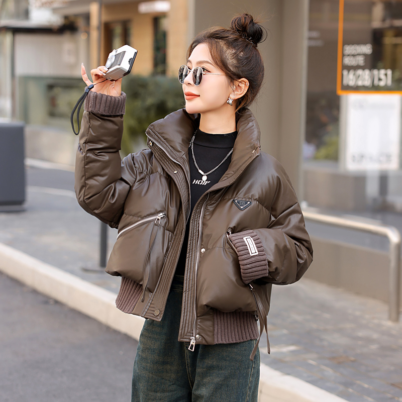 羽绒服女小个子2025年冬季新款小款白鸭绒短款免洗PU皮外套高级感