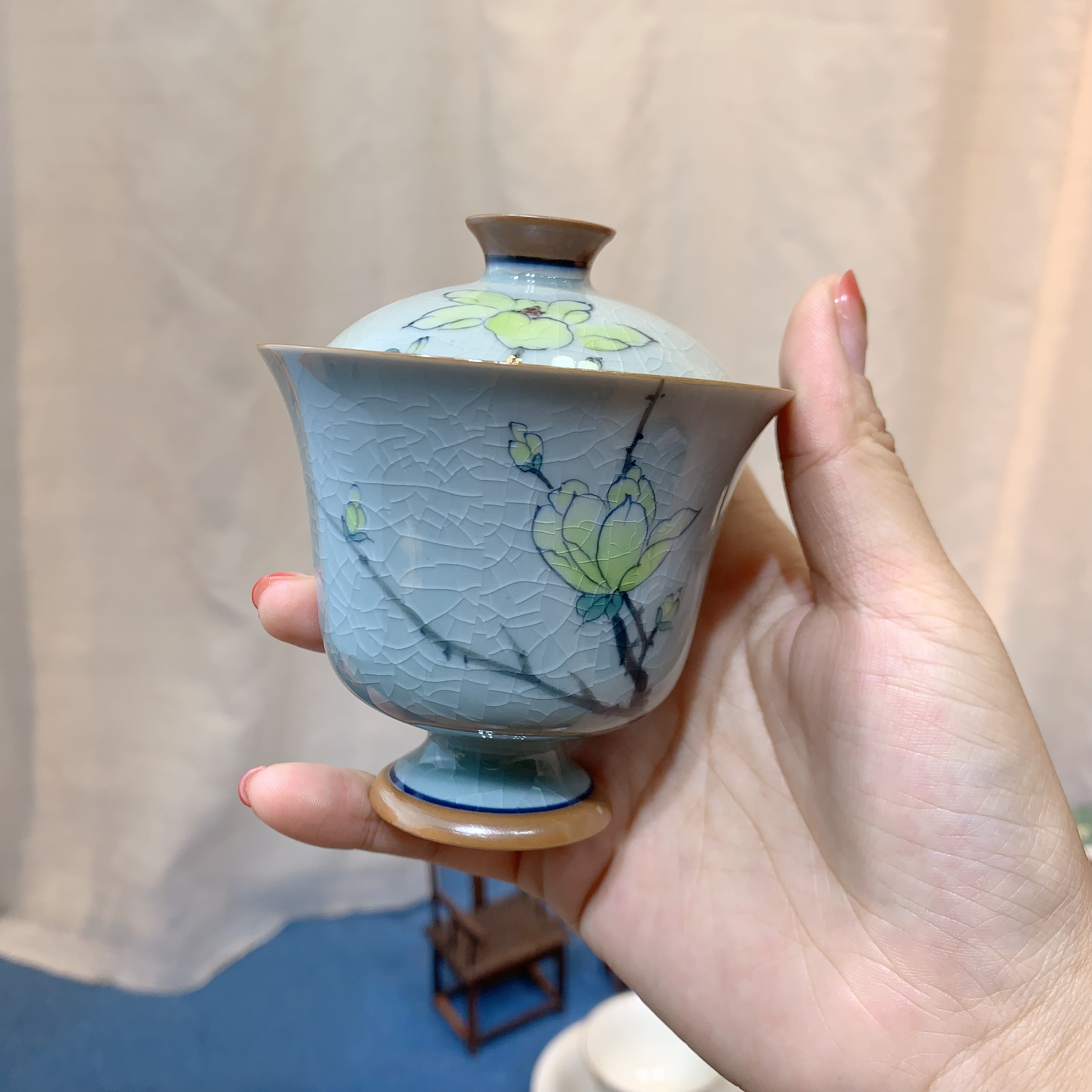 青瓷高足釉下手绘玉兰花盖碗内绘开片手工茶碗