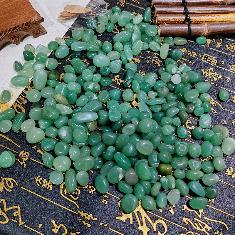 天然绿东陵碎石雨花石花盆铺面石头鱼缸造景净化消磁石供曼扎