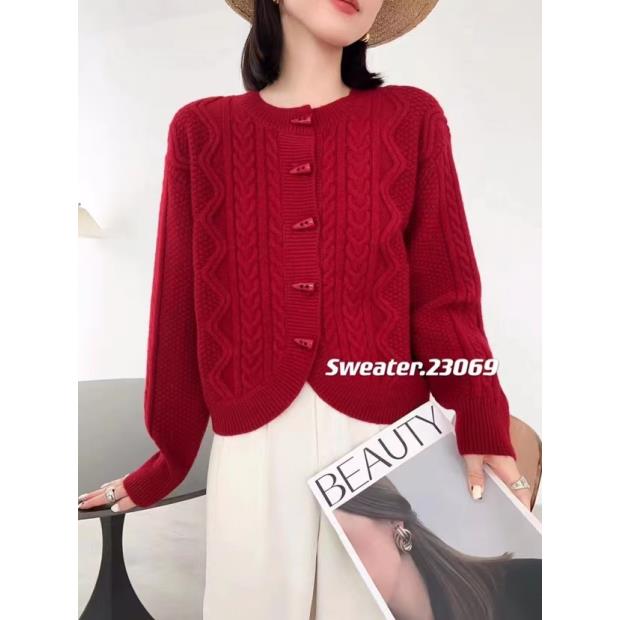 23069#牛角扣毛衣针织时尚秋季设计感圆领短款韩版百搭复古毛衣